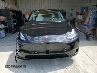 2024 Tesla Model Y Long Range z VIN 7SAYGDEEXRF072397, wystawiony jako Copart lot #61157535 z przebiegiem Nie podano mil oraz Szkoda całkowita • Salvage title. Historia ofert i sprzedaży dostępna na DreamBid. Obrazek 5.