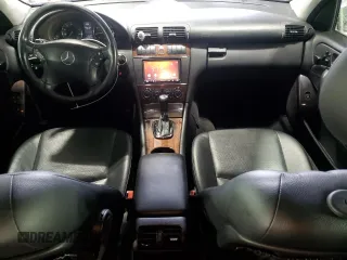 2005 Mercedes-Benz C 320 z VIN WDBRF84J65F557876, wystawiony jako Copart lot #76041884 z przebiegiem 113 664 mil mil oraz Czysty tytuł • Clean title. Historia ofert i sprzedaży dostępna na DreamBid. Obrazek 8.