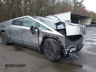2024 Tesla Cybertruck Cyberbeast z VIN 7G2CEHEE6RA036818, wystawiony jako IAAI lot #41786789 z przebiegiem 5 478 mil mil oraz . Historia ofert i sprzedaży dostępna na DreamBid. Obrazek 1.
