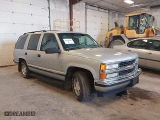 1996 Chevrolet Tahoe Limited with VIN 1GNEC13R4TJ318772, listed as a IAAI auction lot 41953820 with 250,262 mi miles. Bid and sale history available at carsss.com. Image 1.