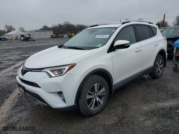 2018 Toyota RAV4 XLE with VIN JTMRFREV3JD236392, listed as a Copart auction lot 51975615 with 60,676 mi miles and Salvage Title. Bid and sale history available at carsss.com. Image 1.
