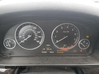 2013 BMW 5 Series 528i xDrive z VIN WBAXH5C51DD106531, wystawiony jako Copart lot #57631545 z przebiegiem 133 926 mil mil oraz Szkoda całkowita • Salvage title. Historia ofert i sprzedaży dostępna na DreamBid. Obrazek 9.