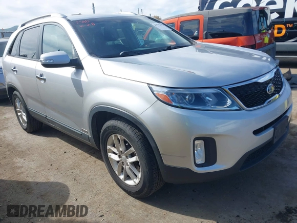 2014 Kia Sorento LX z VIN 5XYKTCA68EG438951, wystawiony jako IAAI lot #41702601 z przebiegiem 186 637 mil mil oraz . Historia ofert i sprzedaży dostępna na DreamBid. Obrazek 1.