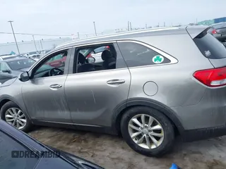 2018 Kia Sorento LX with VIN 5XYPGDA3XJG407247, listed as a IAAI auction lot 41639631 with 127,327 mi miles. Bid and sale history available at carsss.com. Image 14.