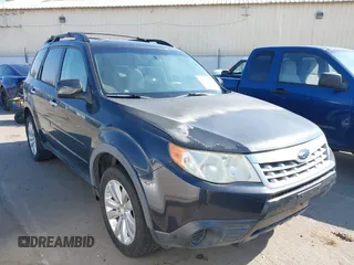 2011 Subaru Forester 2.5X Premium with VIN JF2SHADC9BH767623, listed as a IAAI auction lot 41861688 with 85,326 mi miles. Bid and sale history available at carsss.com. Image 1.