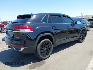 2022 Volkswagen Atlas SE z VIN 1V2KE2CA8NC220310, wystawiony jako IAAI lot #42218718 z przebiegiem 28 603 mil mil oraz . Historia ofert i sprzedaży dostępna na DreamBid. Obrazek 4.