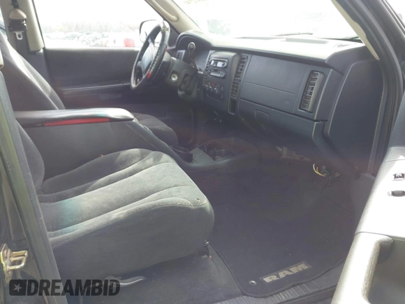 2004 Dodge Dakota SLT with VIN 1D7HL48N04S654059, listed as a IAAI auction lot 41811540 with 165,615 mi miles. Bid and sale history available at carsss.com. Image 5.
