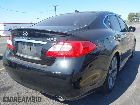 2011 Infiniti M with VIN JN1BY1AP1BM324835, listed as a IAAI auction lot 42592066 with 208,124 mi miles and . Bid and sale history available at DreamBid. Image 4.