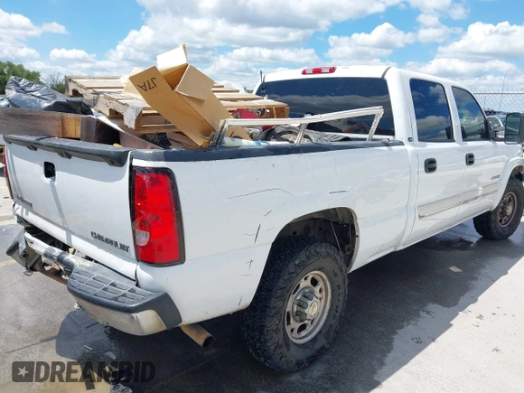 2003 Chevrolet Silverado 1500HD LS z VIN 1GCGC13U63F242884, wystawiony jako IAAI lot #42222977 z przebiegiem 240 701 mil mil oraz . Historia ofert i sprzedaży dostępna na DreamBid. Obrazek 4.