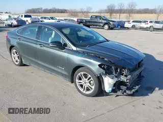 2016 Ford Fusion Titanium Hybrid with VIN 3FA6P0RU6GR156622, listed as a IAAI auction lot 41178887 with 92,423 mi miles. Bid and sale history available at carsss.com. Image 1.