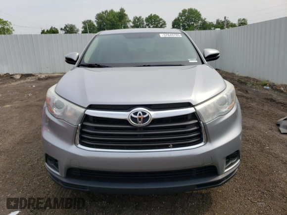 2015 Toyota Highlander LE z VIN 5TDBKRFH2FS121445, wystawiony jako Copart lot #57649785 z przebiegiem 220 455 mil mil oraz Czysty tytuł • Clean title. Historia ofert i sprzedaży dostępna na DreamBid. Obrazek 5.