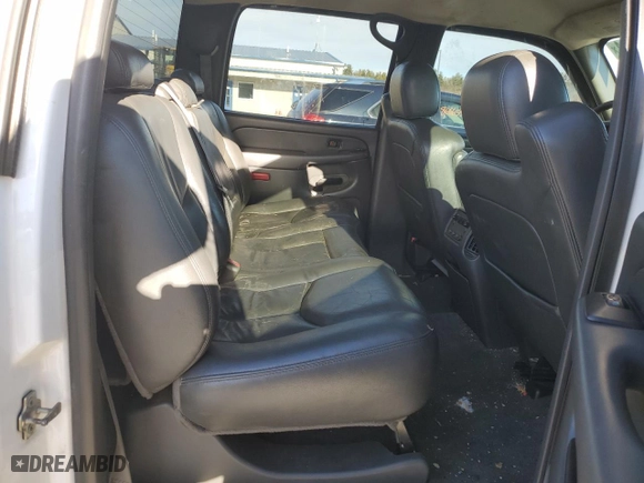 2006 Chevrolet Silverado 2500HD LT2 with VIN 1GCHK23U96F124393, listed as a Copart auction lot 86348034 with 180,900 mi miles and Salvage Title. Bid and sale history available at carsss.com. Image 10.