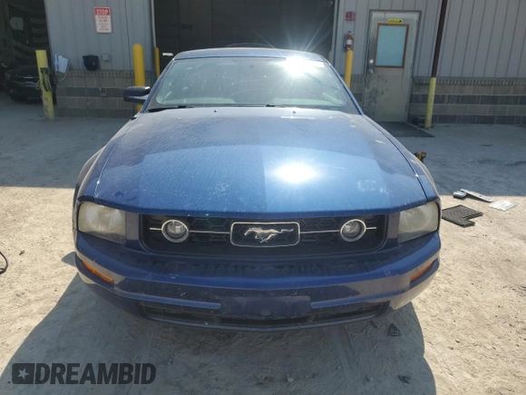 2008 Ford Mustang Deluxe with VIN 1ZVHT80N985150477, listed as a Copart auction lot 56712905 with 163,855 mi miles and Clean title. Bid and sale history available at DreamBid. Image 5.