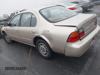 1995 Nissan Maxima GLE z VIN JN1CA21DXST075946, wystawiony jako IAAI lot #41669451 z przebiegiem 154 423 mil mil oraz . Historia ofert i sprzedaży dostępna na DreamBid. Obrazek 3.