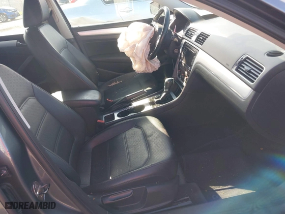 2013 Volkswagen Passat SE with VIN 1VWBP7A36DC039148, listed as a IAAI auction lot 42075823 with 196,734 mi miles. Bid and sale history available at carsss.com. Image 5.