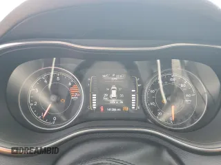 2019 Jeep Cherokee Latitude z VIN 1C4PJLCB6KD450614, wystawiony jako Copart lot #52390275 z przebiegiem 141 386 mil mil oraz Szkoda całkowita • Salvage title. Historia ofert i sprzedaży dostępna na DreamBid. Obrazek 9.