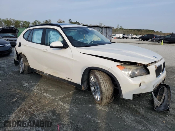 2015 BMW X1 sDrive28i z VIN WBAVM1C5XFV318188, wystawiony jako Copart lot #51543865 z przebiegiem 97 497 mil mil oraz Szkoda całkowita • Salvage title. Historia ofert i sprzedaży dostępna na DreamBid. Obrazek 4.