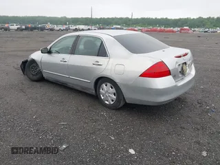 2007 Honda Accord LX z VIN 1HGCM56427A110840, wystawiony jako IAAI lot #42524805 z przebiegiem 196 933 mil mil oraz . Historia ofert i sprzedaży dostępna na DreamBid. Obrazek 3.
