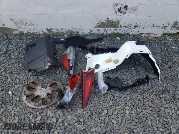 2017 Toyota Prius Plus z VIN JTDKARFP8H3034373, wystawiony jako Copart lot #54843745 z przebiegiem 71 600 mil mil oraz Szkoda całkowita • Salvage title. Historia ofert i sprzedaży dostępna na DreamBid. Obrazek 13.