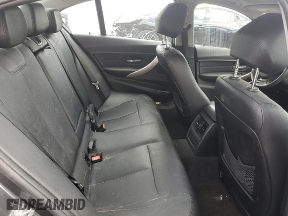 2013 BMW 3 Series 328i z VIN WBA3C1C54DF441678, wystawiony jako Copart lot #56226705 z przebiegiem 96 829 mil mil oraz Szkody całkowita. Historia ofert i sprzedaży dostępna na DreamBid. Obrazek 10.