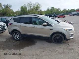2018 Ford Escape SE z VIN 1FMCU9GD1JUB02119, wystawiony jako IAAI lot #42092393 z przebiegiem 69 309 mil mil oraz . Historia ofert i sprzedaży dostępna na DreamBid. Obrazek 13.