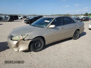 2005 Toyota Camry STD z VIN 4T1BE32K65U051797, wystawiony jako Copart lot #48136045 z przebiegiem 296 420 mil mil oraz Szkoda całkowita • Salvage title. Historia ofert i sprzedaży dostępna na DreamBid. Obrazek 1.