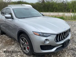 2017 Maserati Levante S z VIN ZN661YUAXHX258892, wystawiony jako Copart lot #55475735 z przebiegiem 96 943 mil mil oraz Tytuł czysty. Historia ofert i sprzedaży dostępna na DreamBid. Obrazek 1.
