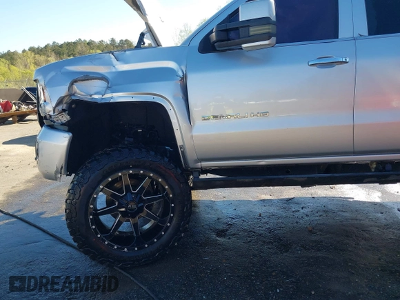 2015 GMC Sierra 2500HD available WiFi Denali with VIN 1GT120E87FF173940, listed as a IAAI auction lot 41843586 with 167,992 mi miles. Bid and sale history available at carsss.com. Image 18.