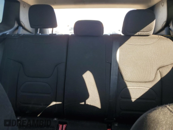 2018 Jeep Renegade Latitude z VIN ZACCJBBB0JPH59666, wystawiony jako Copart lot #46852345 z przebiegiem 111 668 mil mil oraz Szkoda całkowita • Salvage title. Historia ofert i sprzedaży dostępna na DreamBid. Obrazek 10.