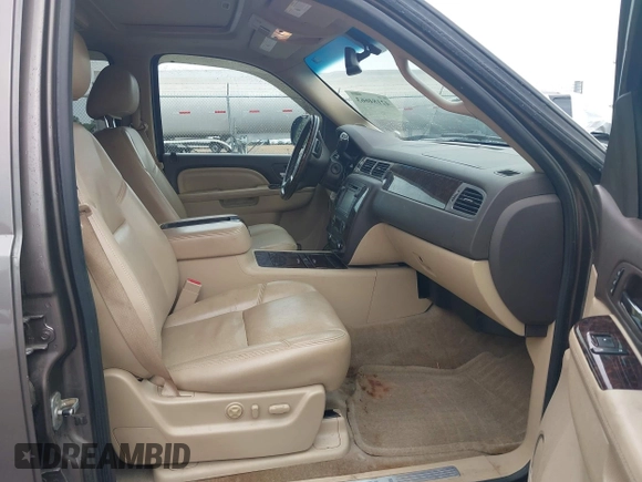 2013 GMC Yukon Denali z VIN 1GKS2EEF1DR364298, wystawiony jako IAAI lot #42184663 z przebiegiem 174 910 mil mil oraz . Historia ofert i sprzedaży dostępna na DreamBid. Obrazek 5.