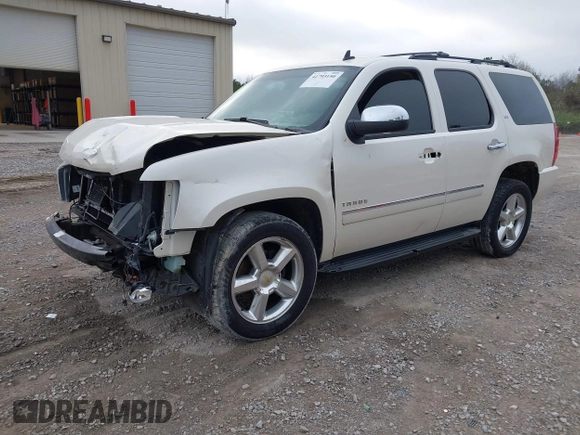 2014 Chevrolet Tahoe LTZ z VIN 1GNSCCE05ER101331, wystawiony jako IAAI lot #41793150 z przebiegiem 177 769 mil mil oraz . Historia ofert i sprzedaży dostępna na DreamBid. Obrazek 2.