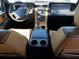 2011 Lincoln Navigator z VIN 5LMJJ3J50BEJ10042, wystawiony jako Copart lot #60849625 z przebiegiem 89 264 mil mil oraz Szkoda całkowita • Salvage title. Historia ofert i sprzedaży dostępna na DreamBid. Obrazek 8.