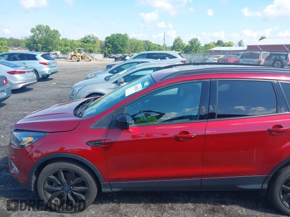 2017 Ford Escape SE z VIN 1FMCU9GD4HUA10240, wystawiony jako IAAI lot #42392522 z przebiegiem 82 325 mil mil oraz . Historia ofert i sprzedaży dostępna na DreamBid. Obrazek 14.