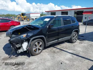 2019 Jeep Cherokee Limited z VIN 1C4PJLDX5KD487535, wystawiony jako IAAI lot #42263873 z przebiegiem 51 345 mil mil oraz . Historia ofert i sprzedaży dostępna na DreamBid. Obrazek 17.
