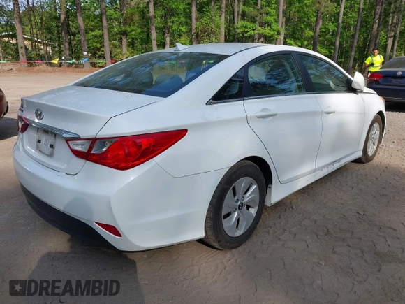 2014 Hyundai Sonata GLS with VIN 5NPEB4AC6EH812820, listed as a IAAI auction lot 42098470 with 172,035 mi miles and . Bid and sale history available at carsss.com. Image 4.