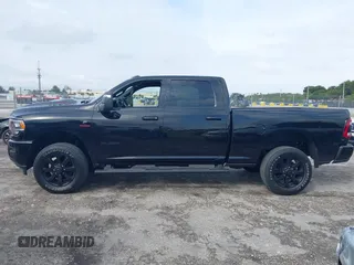 2024 Ram 2500 Laramie z VIN 3C6UR5FL3RG141327, wystawiony jako IAAI lot #41390825 z przebiegiem 8 002 mil mil oraz . Historia ofert i sprzedaży dostępna na DreamBid. Obrazek 14.