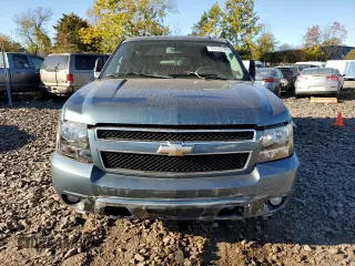 2009 Chevrolet Suburban LT w/1LT with VIN 1GNGC56K39R118135, listed as a Copart auction lot 75713124 with 231,657 mi miles and Salvage Title. Bid and sale history available at carsss.com. Image 5.