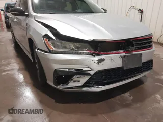2018 Volkswagen Passat GT z VIN 1VWJM7A36JC047802, wystawiony jako IAAI lot #41714998 z przebiegiem 70 753 mil mil oraz . Historia ofert i sprzedaży dostępna na DreamBid. Obrazek 6.