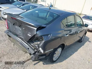 2019 Nissan Versa SV z VIN 3N1CN7AP8KL852236, wystawiony jako IAAI lot #42393900 z przebiegiem 87 340 mil mil oraz . Historia ofert i sprzedaży dostępna na DreamBid. Obrazek 4.