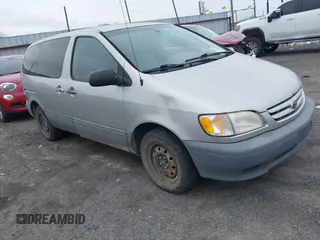 2001 Toyota Sienna CE with VIN 4T3ZF19C21U362689, listed as a IAAI auction lot 41535447 with 239,147 mi miles. Bid and sale history available at carsss.com. Image 1.