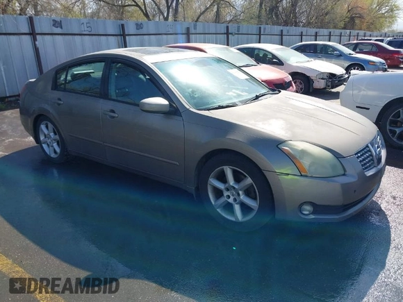 2005 Nissan Maxima 3.5 SL with VIN 1N4BA41E15C832028, listed as a IAAI auction lot 42008272 with 201,978 mi miles. Bid and sale history available at carsss.com. Image 1.