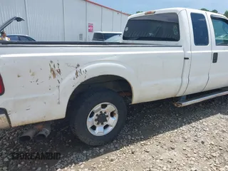 2011 Ford F-250 XL z VIN 1FT7X2AT3BEC33228, wystawiony jako IAAI lot #42545154 z przebiegiem 424 286 mil mil oraz . Historia ofert i sprzedaży dostępna na DreamBid. Obrazek 18.