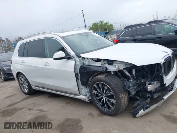 2025 BMW X7 xDrive40i z VIN 5UX23EM06S9X93597, wystawiony jako IAAI lot #42182551 z przebiegiem 6933 mil mil oraz . Historia ofert i sprzedaży dostępna na DreamBid. Obrazek 14.