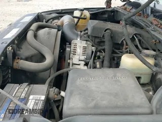 2000 Chevrolet Silverado 1500 LT z VIN 1GCEK19T0YE209918, wystawiony jako IAAI lot #42202225 z przebiegiem 184 221 mil mil oraz . Historia ofert i sprzedaży dostępna na DreamBid. Obrazek 12.
