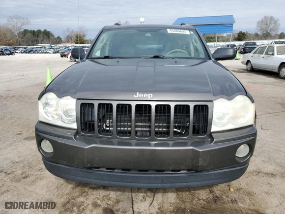 2005 Jeep Grand Cherokee Laredo with VIN 1J4GS48KX5C717611, listed as a Copart auction lot 45480695 with 191,063 mi miles and Clean Title. Bid and sale history available at carsss.com. Image 5.