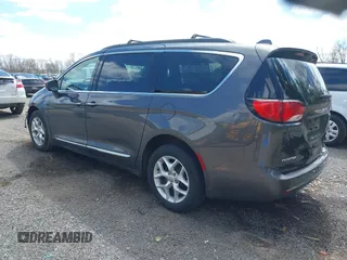2017 Chrysler Pacifica Touring L with VIN 2C4RC1BG3HR511492, listed as a IAAI auction lot 41922578 with 139,393 mi miles and . Bid and sale history available at DreamBid. Image 3.