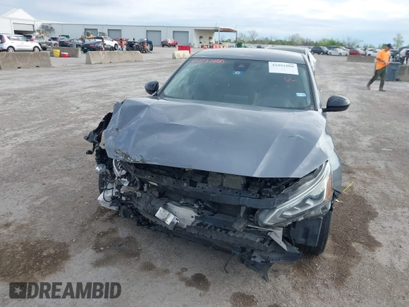 2020 Nissan Altima SR z VIN 1N4BL4CVXLN303542, wystawiony jako IAAI lot #41891000 z przebiegiem 119 696 mil mil oraz . Historia ofert i sprzedaży dostępna na DreamBid. Obrazek 6.