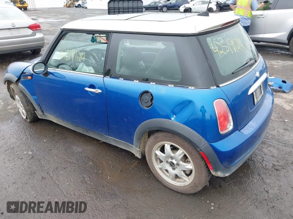 2006 MINI Hardtop with VIN WMWRC33516TK18735, listed as a IAAI auction lot 42519124 with 135,976 mi miles and . Bid and sale history available at DreamBid. Image 3.