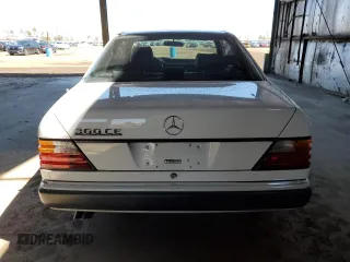 1991 Mercedes-Benz 300 CE с VIN WDBEA51D3MB285660, выставлен на аукционе Copart как лот 49656285 с пробегом 93 772 миль миль и Списание • Salvage title. История ставок и продаж доступна на DreamBid. Изображение 6.