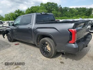 2024 Toyota Tundra Limited z VIN 5TFWA5DB8RX186584, wystawiony jako Copart lot #56949425 z przebiegiem 8 070 mil mil oraz Szkoda całkowita • Salvage title. Historia ofert i sprzedaży dostępna na DreamBid. Obrazek 2.